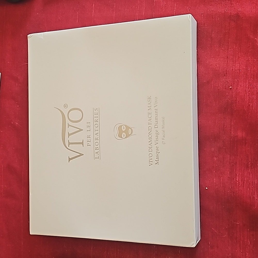 NWOT VIVO PER LEI Diamond face masks (7)